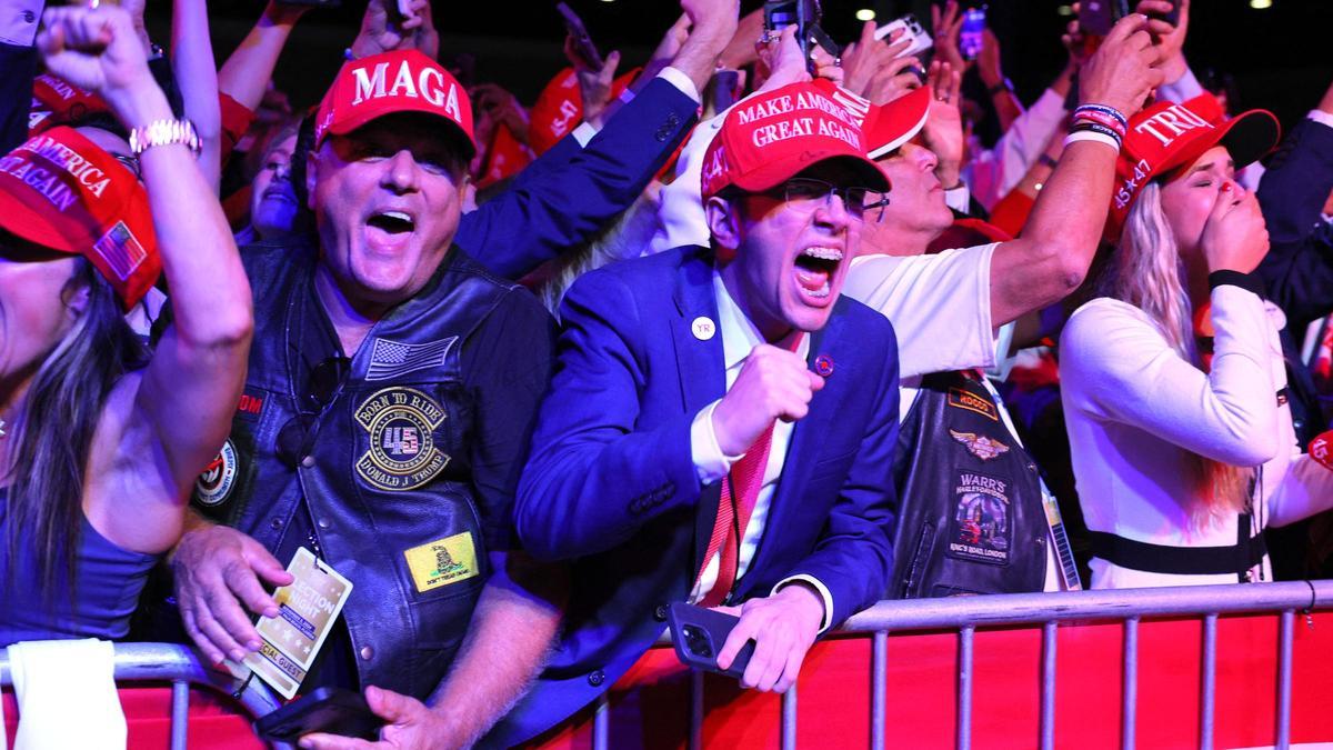 Ambiente festivo en Palm Beach, cuartel general de Donald Trump