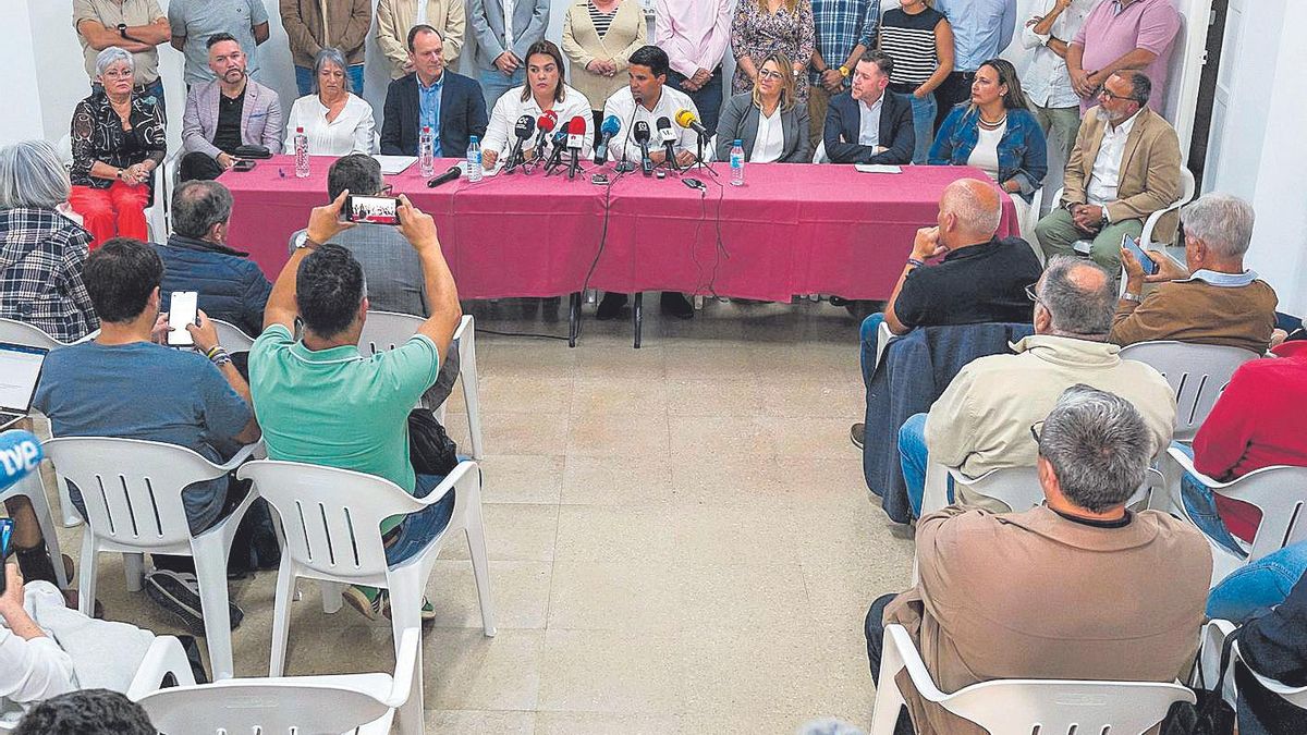 Imagen de la rueda de prensa en la que 22 concejales de NC comunicaron su baja del partido.