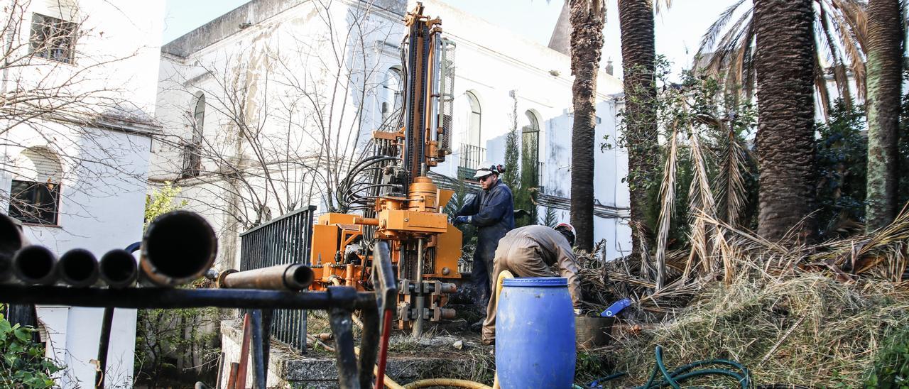 Trabajos en el Palacio de Godoy de Cáceres, que recibirá 3,7 millones para hacer un hotel de lujo.