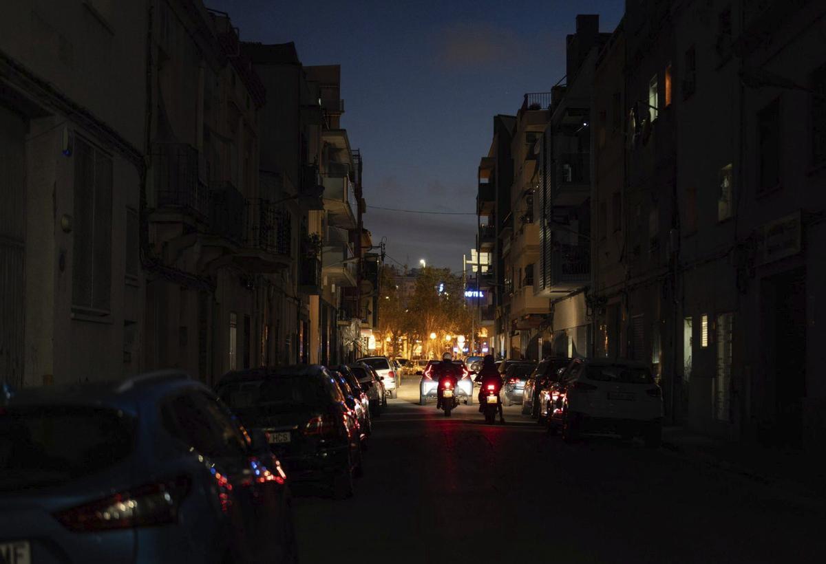 Dotze mesos sense clars culpables i amb una factura de la llum més cara