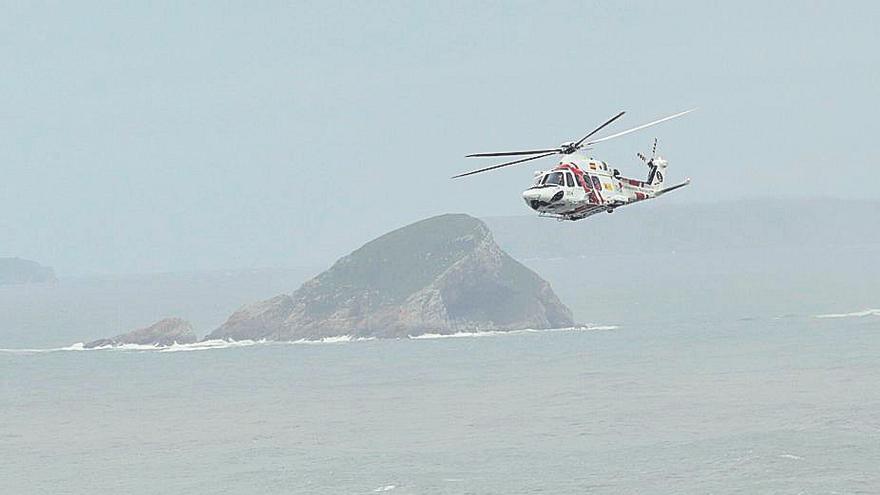 Un helicóptero durante el operativo