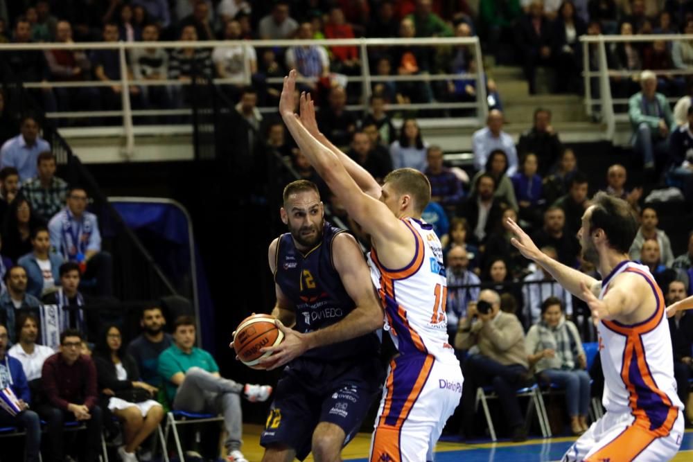 El Oviedo Baloncesto y el Palencia, en imágenes