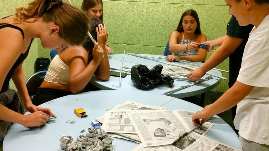A group of 25 young people, from 12 to 17 years old, enjoy the municipal workshop until 21