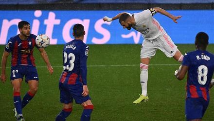 Benzema sigue en su línea y no falló ante el  Eibar