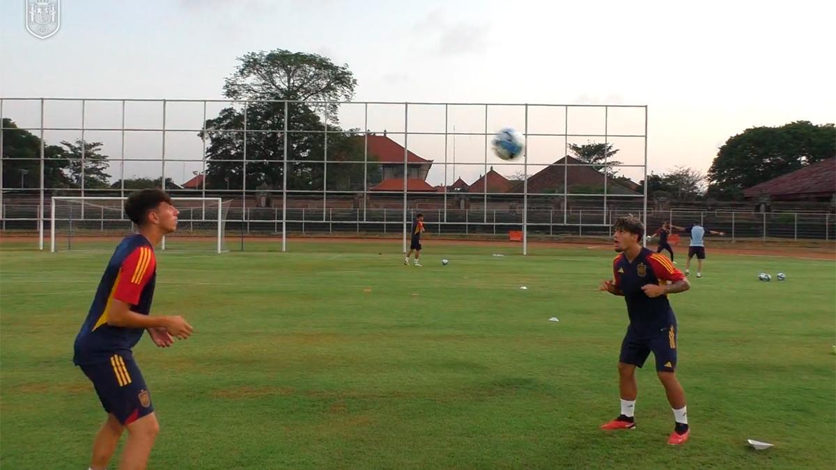La sub-17 se entrena en Bali antes de viajar a Surakarta