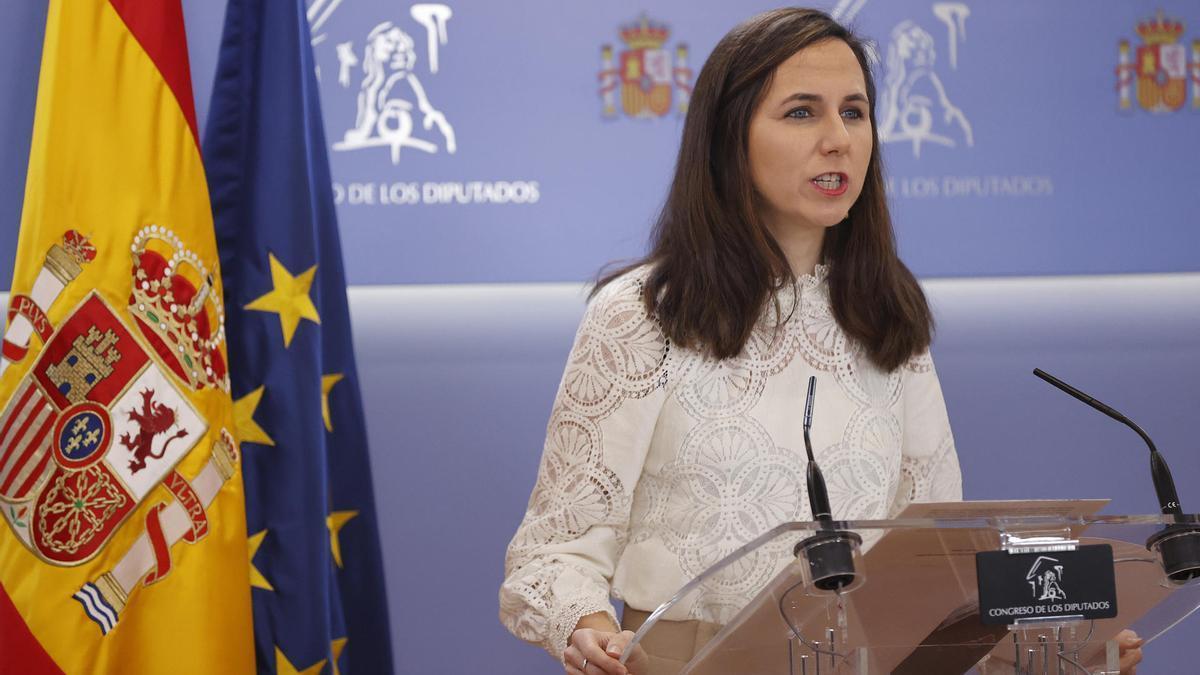 La secretaria general de Podemos, Ione Belarra, en rueda de prensa en el Congreso.