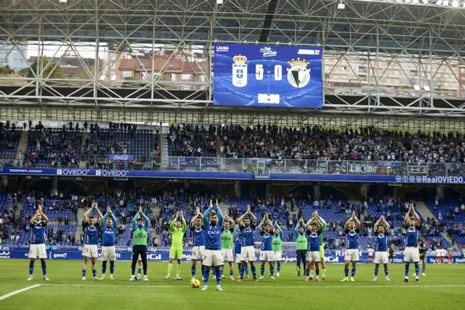 EN IMÁGENES: Ambientazo en la goleada del Real Oviedo al Burgos