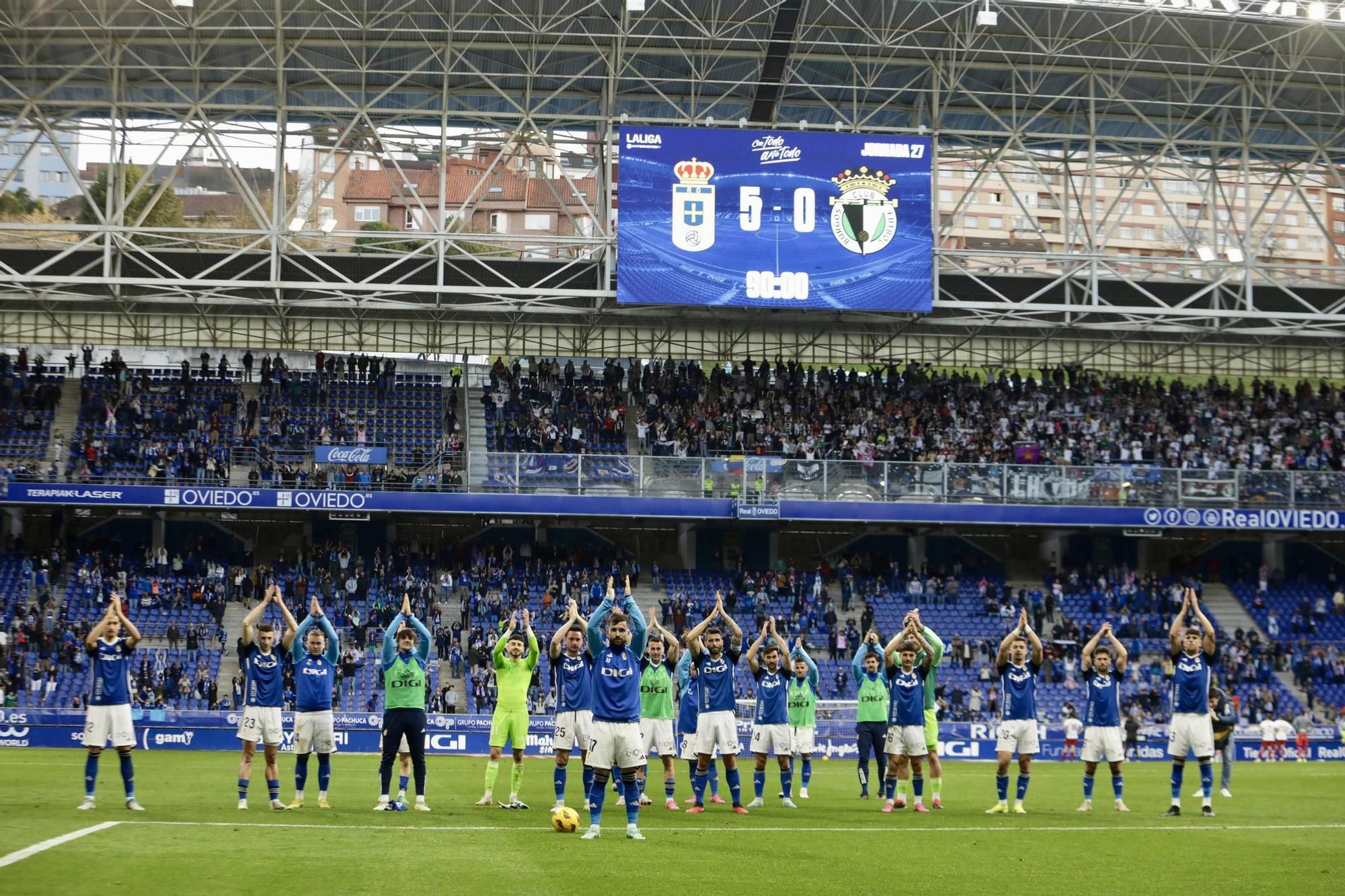 REAL OVIEDO BURGOS  Un ciclón llamado Oviedo: los azules golean al Burgos  y vuelven a mirar arriba (5-0)