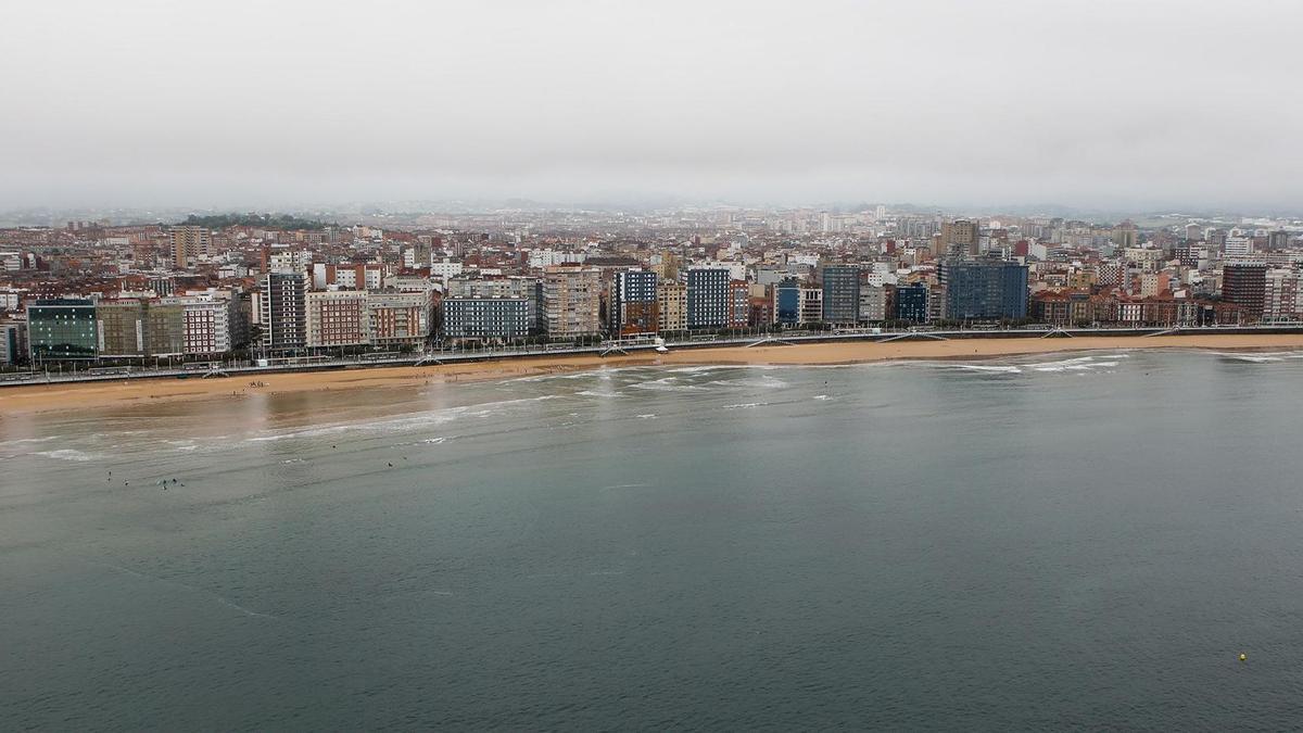 Vista de Gijón desde el mar.