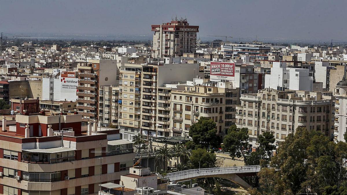 Vista aérea del parque de viviendas de Elche, por el que el Ayuntamiento ingresa 60 millones de IBI.