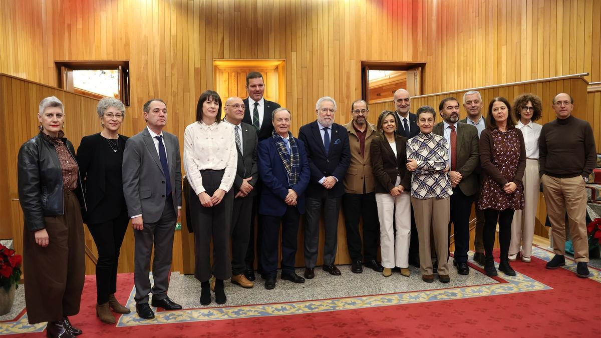 Declaración de Ano Oteriano, en el que participaron el presidente del Parlamento, el conselleiro de Cultura, Ana Pontón, el presidente de la Real Academia Galega, la Fundación Otero Pedrayo y diputados.