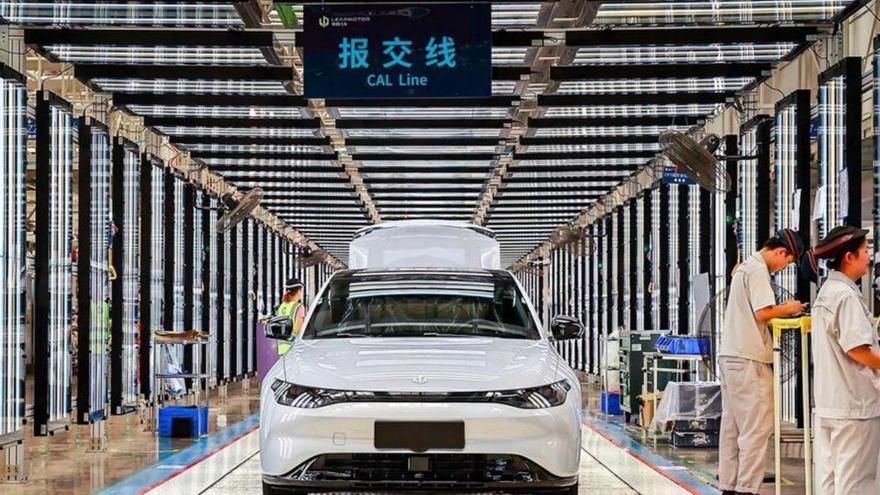El primer &#039;coche chino&#039; de Stellantis llegará a España en 2024