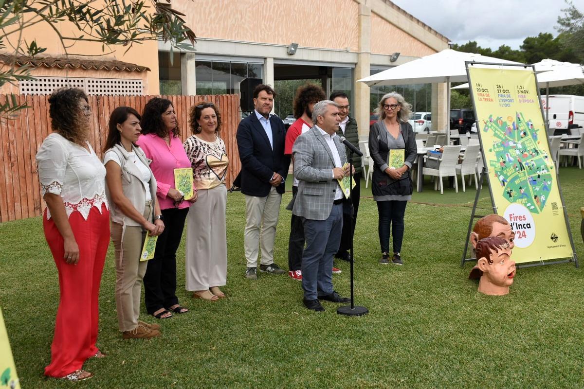 El alcalde de Inca y parte del equipo de gobierno, durante la presentación del programa.