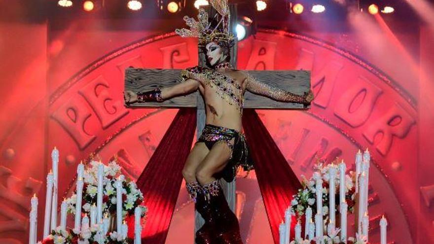 La &quot;drag queen&quot; vestida de Cristo. // Gabriel Ariza