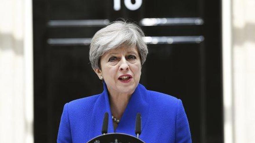 Theresa May va assegurar que el seu govern aportarà «certesa» en un moment «crític»