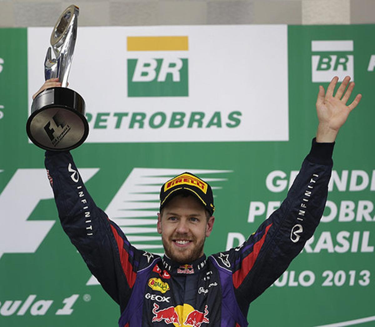 Sebastian Vettel, al punt més alt del podi del GP del Brasil, última carrera de la temporada Sebastian Vettel, al punt més alt del podi del GP del Brasil, última carrera de la temporada
