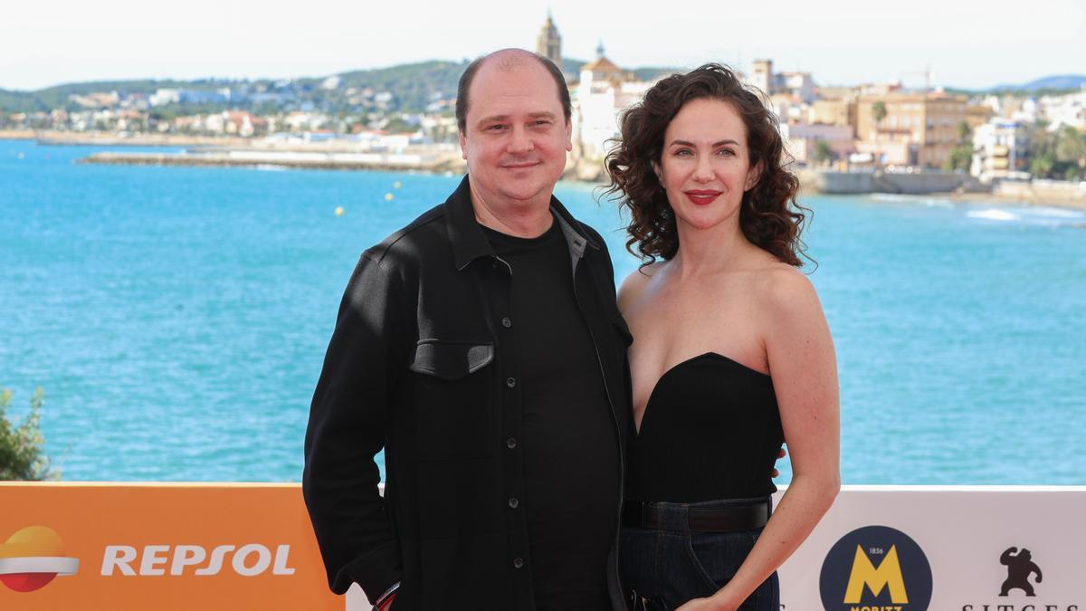 Mike Flanagan y Kate Siegel posando en el Port de Sitges