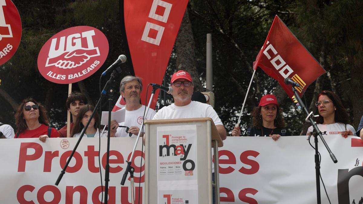 Pedro Homar y José Luis García, en el centro, durante el Primero de Mayo