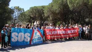 Cerca de un centenar de ecologistas, frente a Radio Liberty