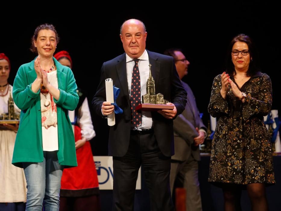 Gala de entrega de premios del 26.º Concurso y muestra de folclore "Ciudad de Oviedo"