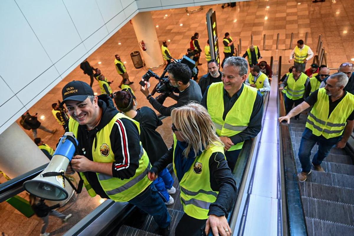 Protesta de taxis en el aeropuerto de Barcelona