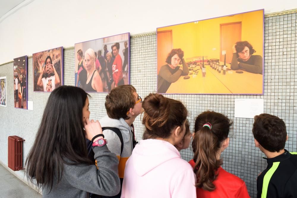 EXPOSICION DEL 25N EN IES FERNANDEZ VALLIN, CON FOTOS DE FERNANDO RODRIGUEZ