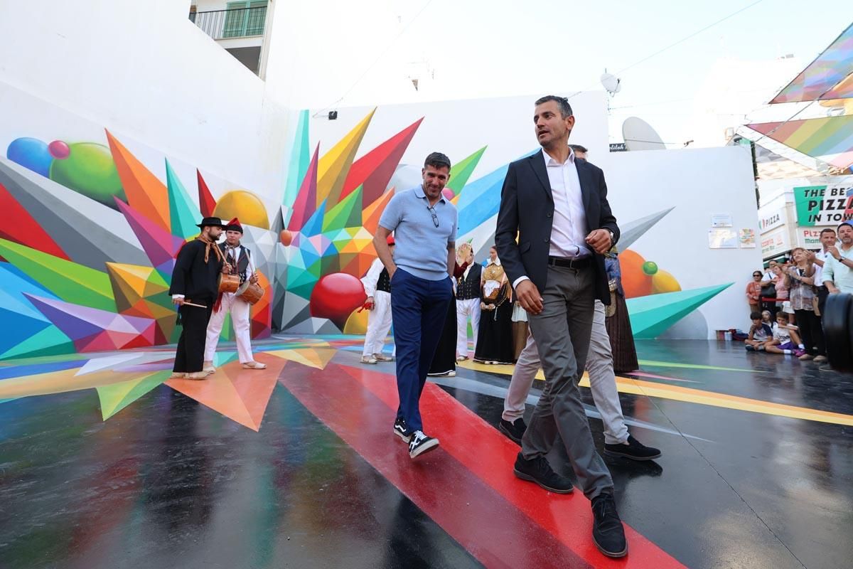 Galería: Todas las imágenes de la inauguración del mural de Okuda en Sant Antoni