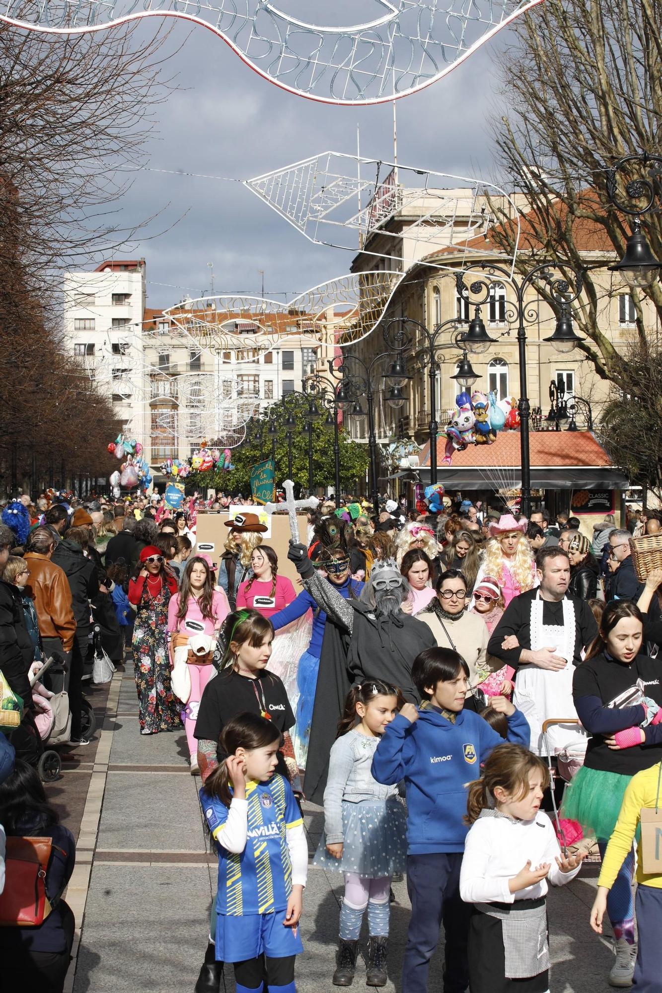 Así han disfrutado pequeños y mayores en el desfile infantil del Antroxu de Gijón (en imágenes)