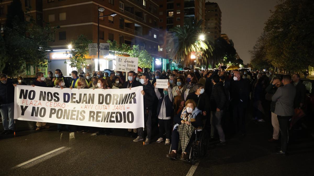 Imagen de archivo de una protesta de los vecinos de El Cedro y Honduras contra el ruido y el botellón.