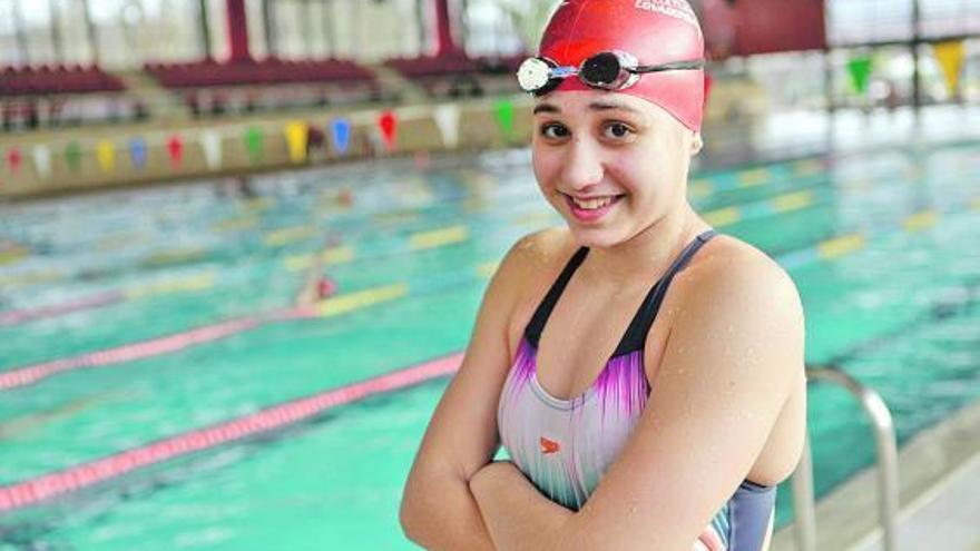 Laura Lorenzo, en la piscina del Grupo Covadonga. / marcos león