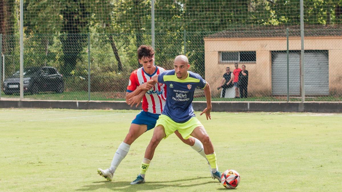 Una acció del partit entre el Girona B i el Vilassar.