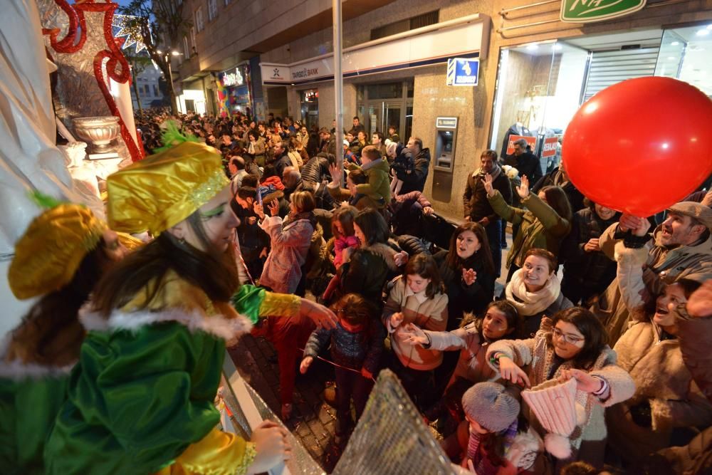 Una multitud recibe a los Reyes en Pontevedra