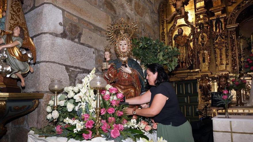 La Valvanera riojana vuelve a procesionar en Cambados una década después