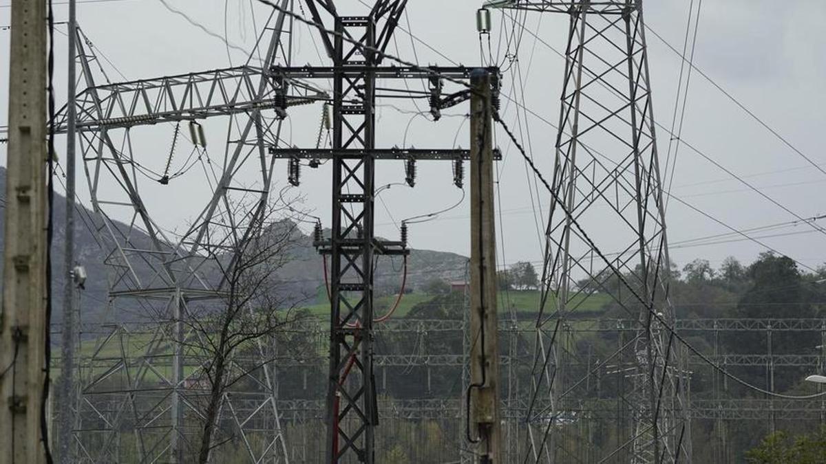 El precio de la luz cae en noviembre a su nivel más bajo de la crisis energética