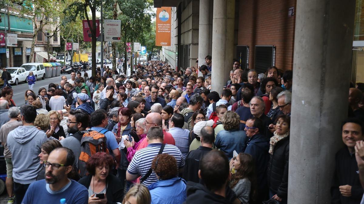 zentauroepp40365742 barcelona 01 10 2017  politica colas para votar y llegada de171001084844