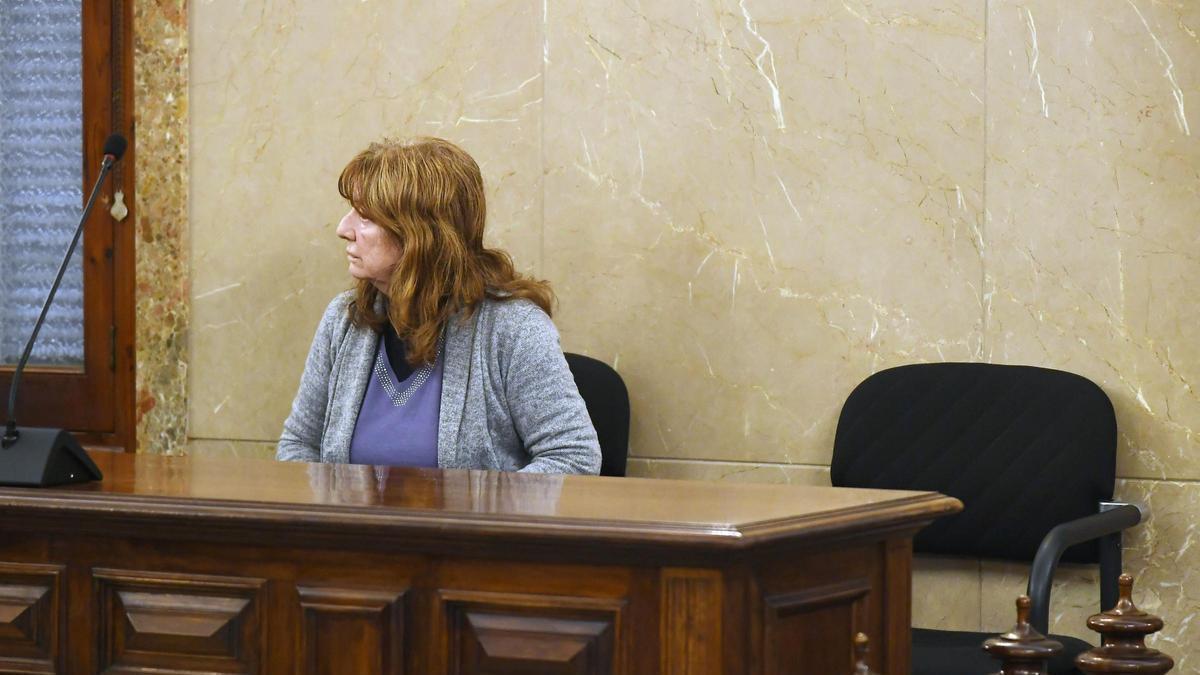 La mujer acusada de causar el incendio en el que murió un hombre, durante el juicio