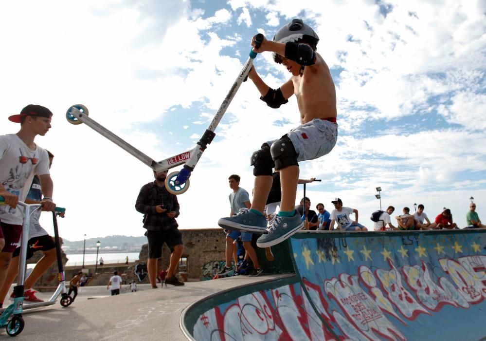 Primer día de festival de la mano del "Tsunami Xixón"