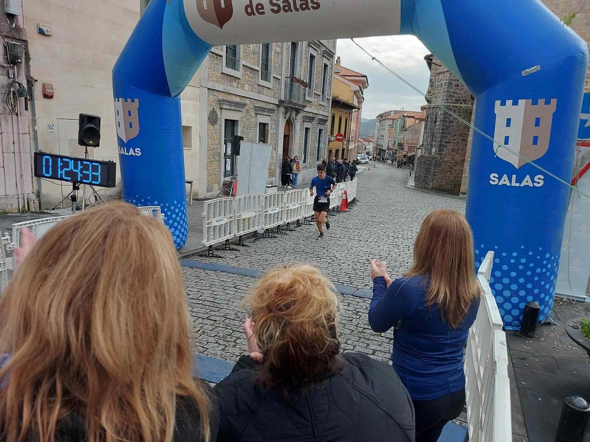 Llegada a meta de los corredores del Trail del Viso.