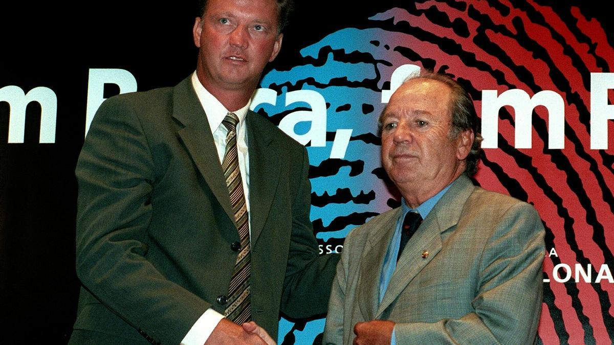 Louis van Gaal y Josep Lluís Núñez, en 1999.