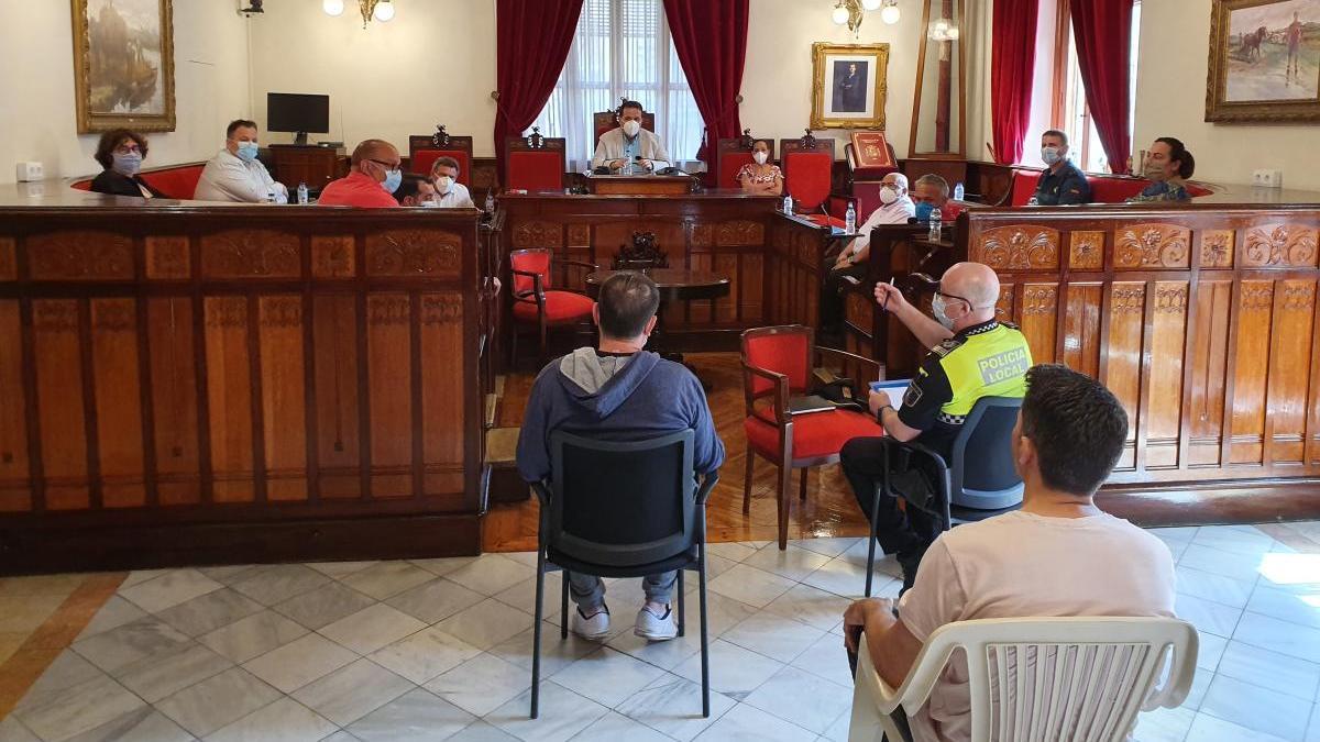 Reunión para preparar la gestión de las playas durante el verano.