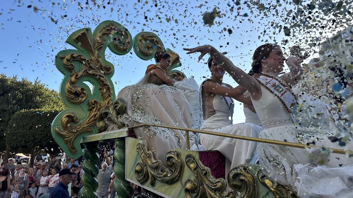 Benicarló despide las fiestas con confeti y pirotecnia