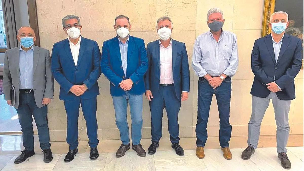 De izquierda a derecha, Rafael Simancas, Román Rodríguez, José Luis Ábalos, Ángel Víctor Torres, Pedro Quevedo y Fermín Delgado en el ministerio el 2 de septiembre de 2020.