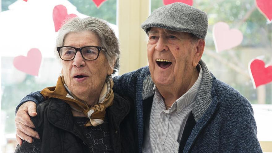 Pilar Baeza de 87 años y su marido, Martín Alcaraz, de 91 años, se conocieron cuando ella tenía 17 y él 21