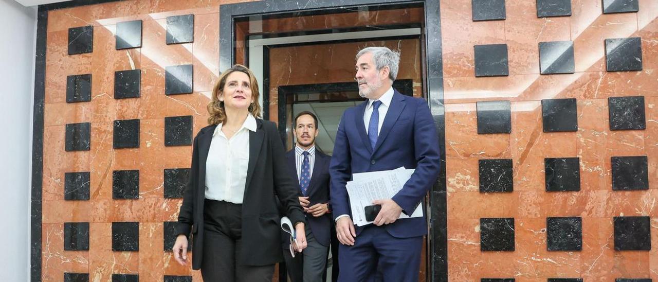Teresa Ribera con Fernando Clavjijo en la Presidencia del Gobierno de Canarias en Las Palmas de Gran Canaria.