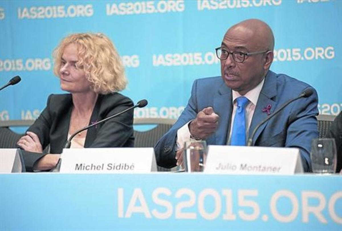 Michel Sidibe (dreta) anuncia el primer cas de remissió controlada de la sida després d’interrompre el tractament, en la conferència de VIH de Vancouver. Michel Sidibe (dreta) anuncia el primer cas de remissió controlada de la sida després d’interrompre el tractament, en la conferència de VIH de Vancouver.