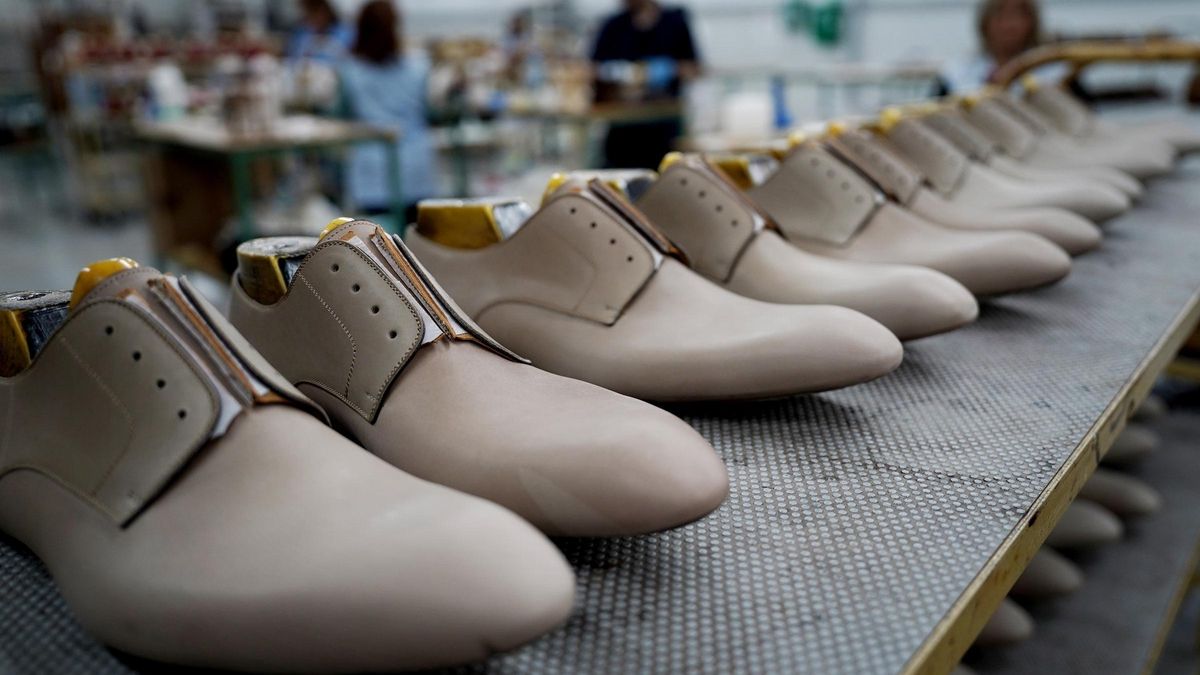Magnanni, fábrica de zapatos en Almansa. Santiago y Rocío Blanco.