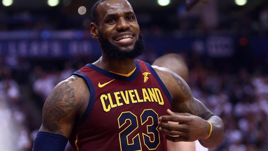 LeBron pone la directa a las finales de conferencia