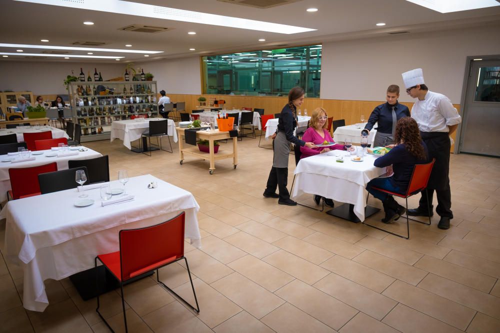 Obre el restaurant de l''Escola d''Hostaleria