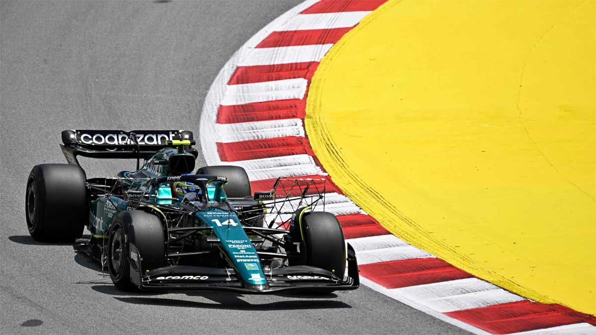 Fernando Alonso, en acción durante los ensayos libres en el Circuit