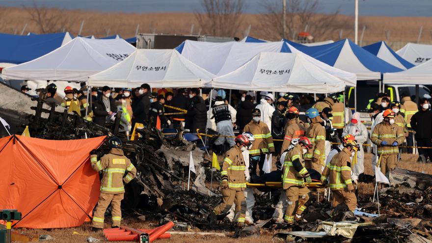 Leen la lista de fallecidos en el accidente aéreo entre el llanto de los familiares